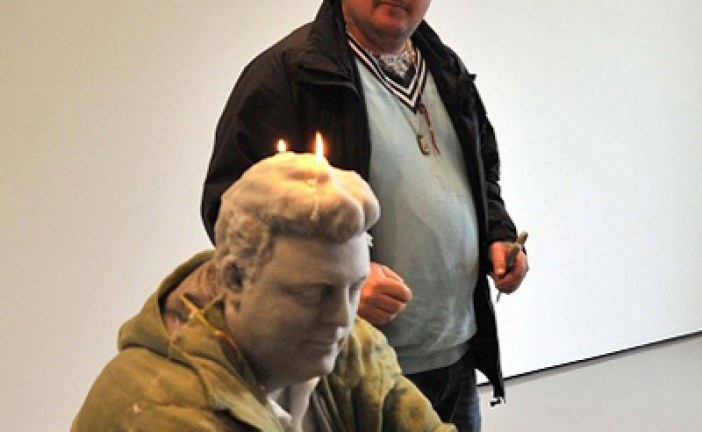 来自瑞士的艺术家乌尔斯·费舍尔  Urs Fischer