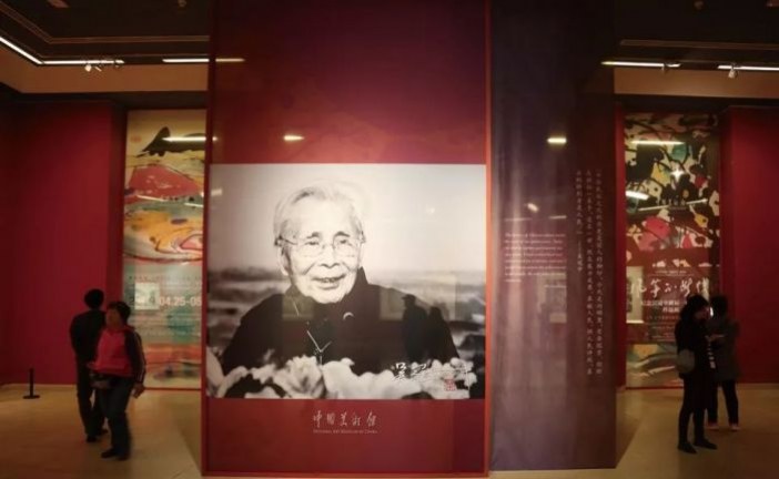 吴冠中诞辰一百周年：形式美与社会责任