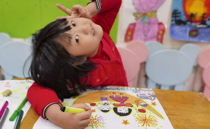 蜡笔画_春秋梯田_刘知娇_国际青少年美术家_少美联赛