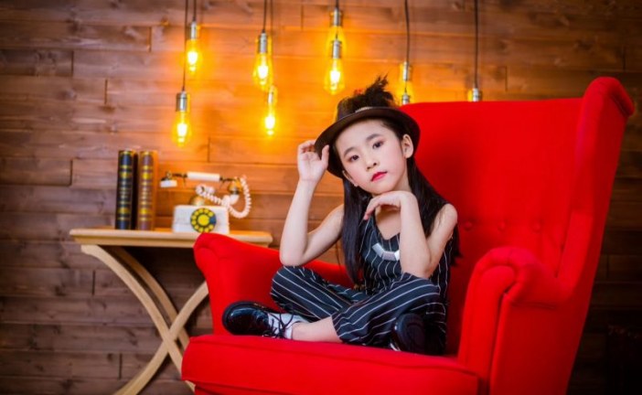 油画_唱歌的小鸟_林彤蕊_国际青少年美术家_少美联赛