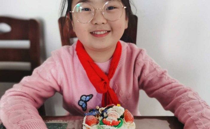 插画_大手拉小手 共建美好家园_朱雯园_国际青少年美术家_少美联赛