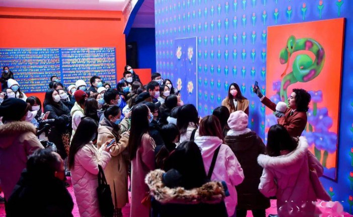美国艺术家首次美术馆个展_奥斯汀·李