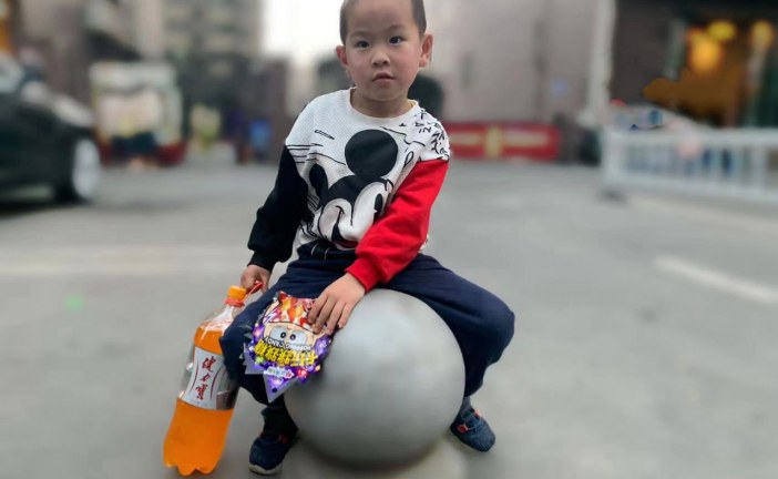 装饰画《鸵鸟》邓皓扬_国际青少年美术家_少美联赛