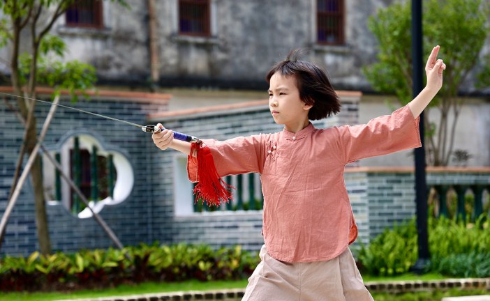 丙烯画《功夫太极之二》严启悦_国际青少年美术家_少美联赛