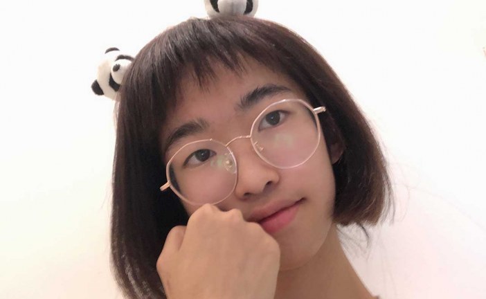 摄影《树洞零食》段秋羽_国际青少年美术家_少美联赛