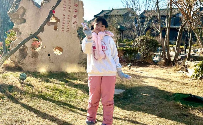 丙烯画《宝兔》黄靖茗_国际青少年美术家_少美联赛