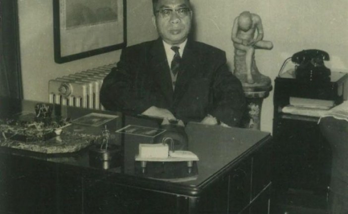 孙志飞家族珍藏张大千_仿王希孟千里江山图及书画成扇