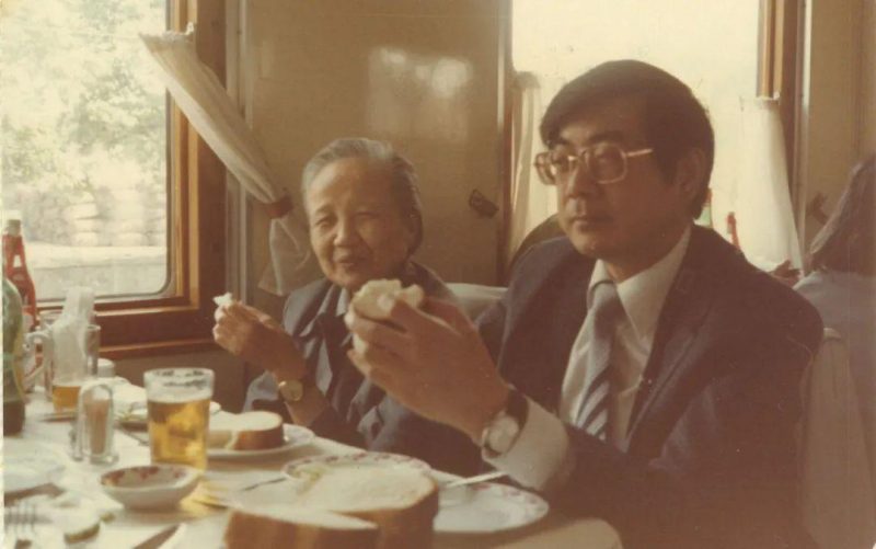 孙志飞家族珍藏张大千_仿王希孟千里江山图及书画成扇 孙志飞家族珍藏张大千_仿王希孟千里江山图及书画成扇